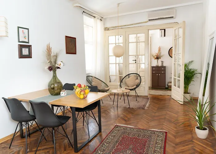 85M Large, Bright And Cozy Bona Apartment