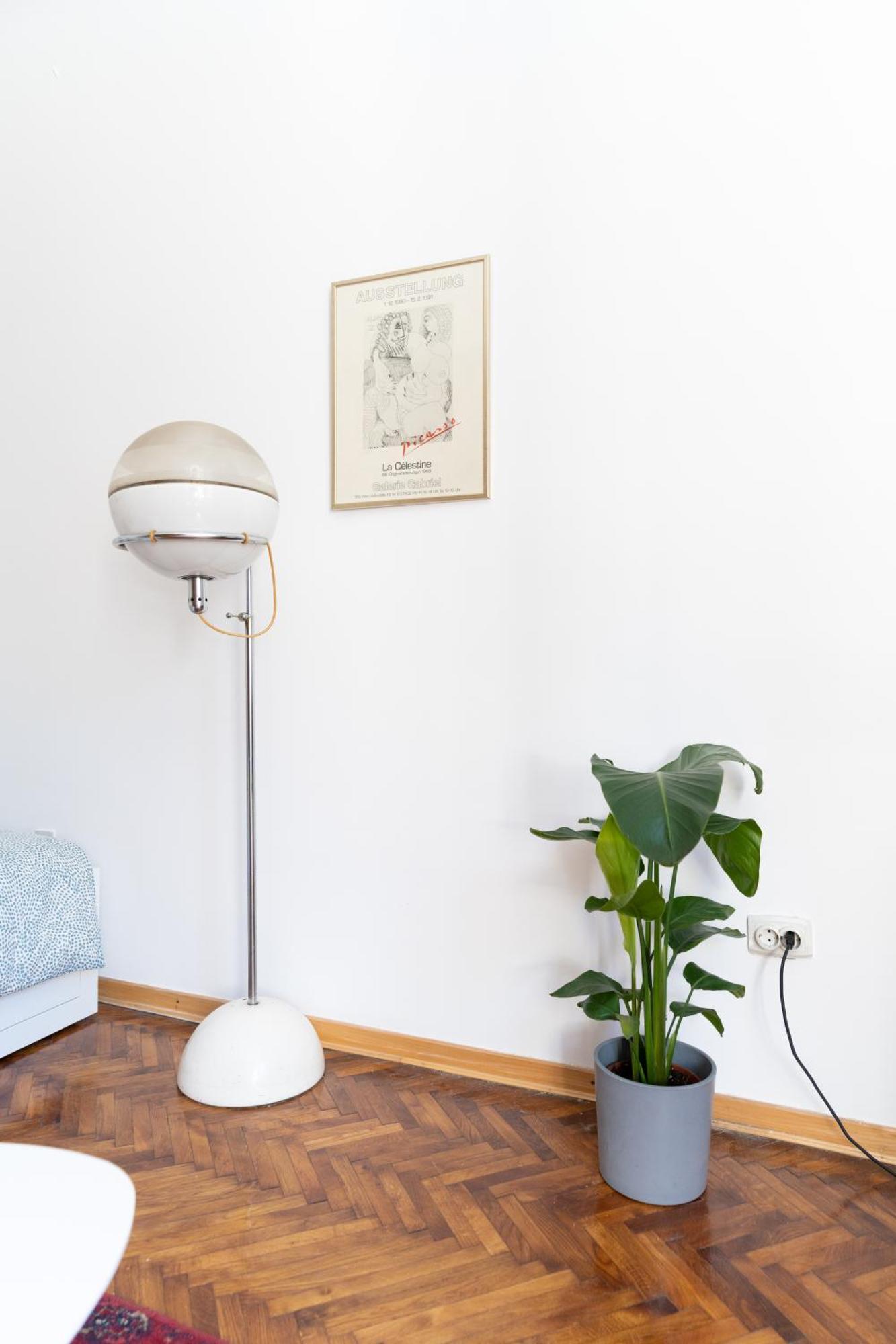 Lägenhet 85M Large, Bright And Cozy Bona Apartment Belgrad