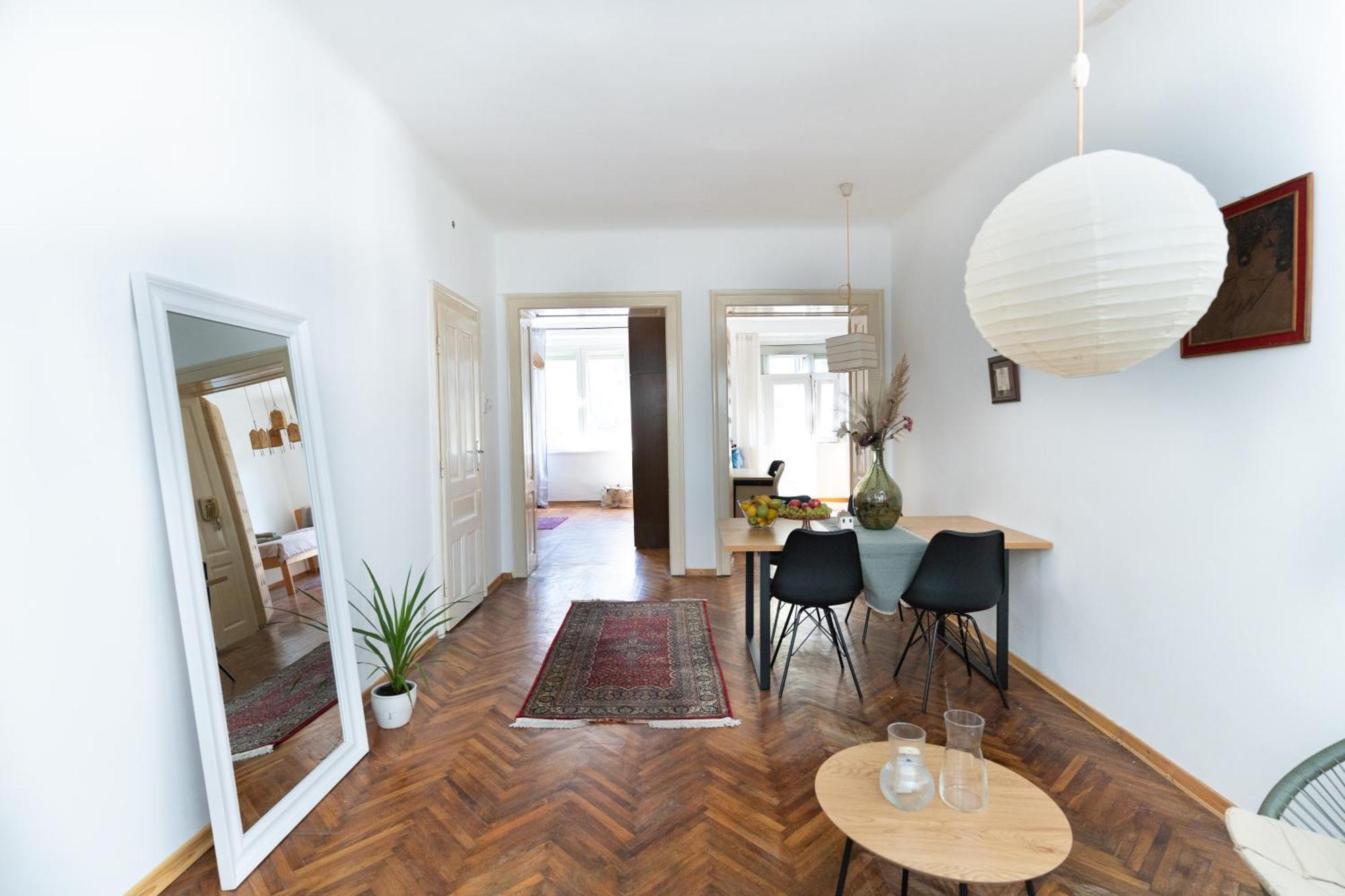 85M Large, Bright And Cozy Bona Apartment