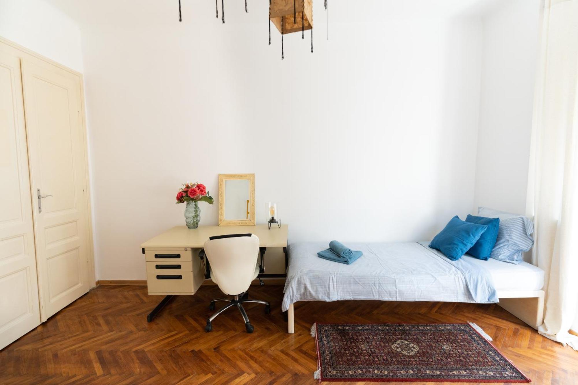 Апартамент 85M Large, Bright And Cozy Bona Apartment *