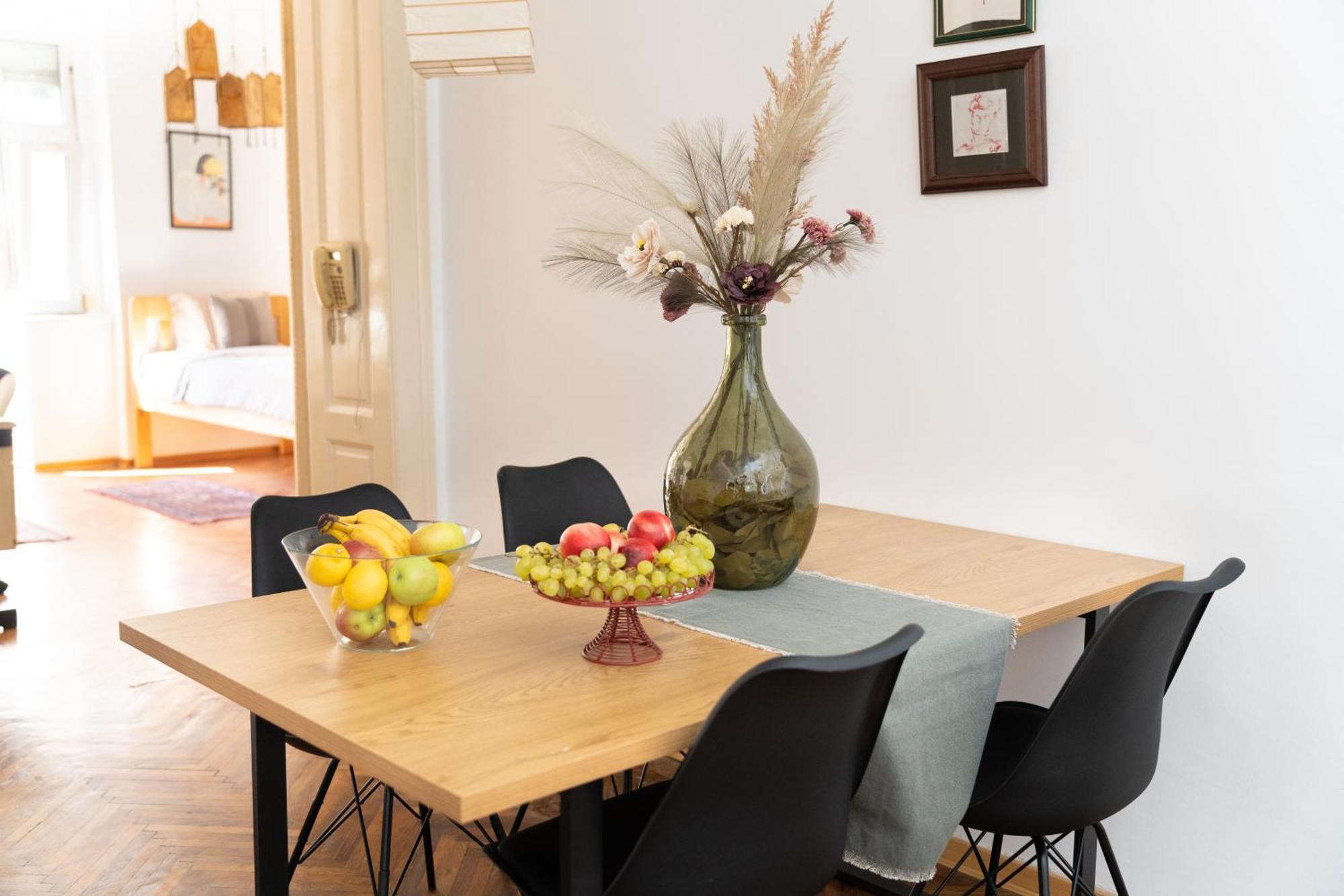 85M Large, Bright And Cozy Bona Apartment * Belgrad
