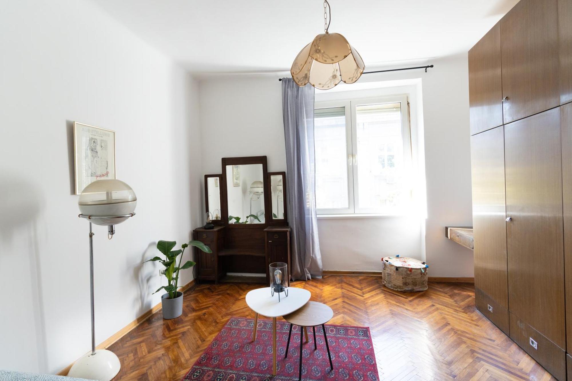 85M Large, Bright And Cozy Bona Apartment Belgrad