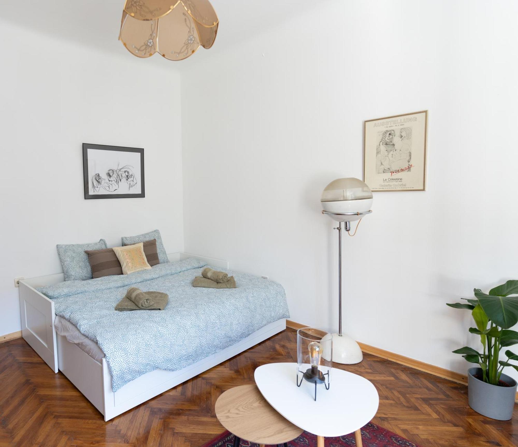 85M Large, Bright And Cozy Bona Apartment