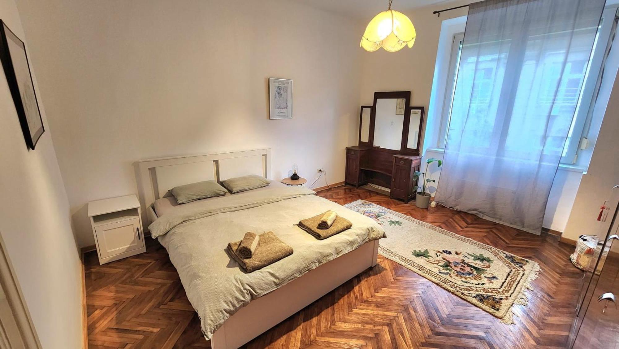 85M Large, Bright And Cozy Bona Apartment Belgrad